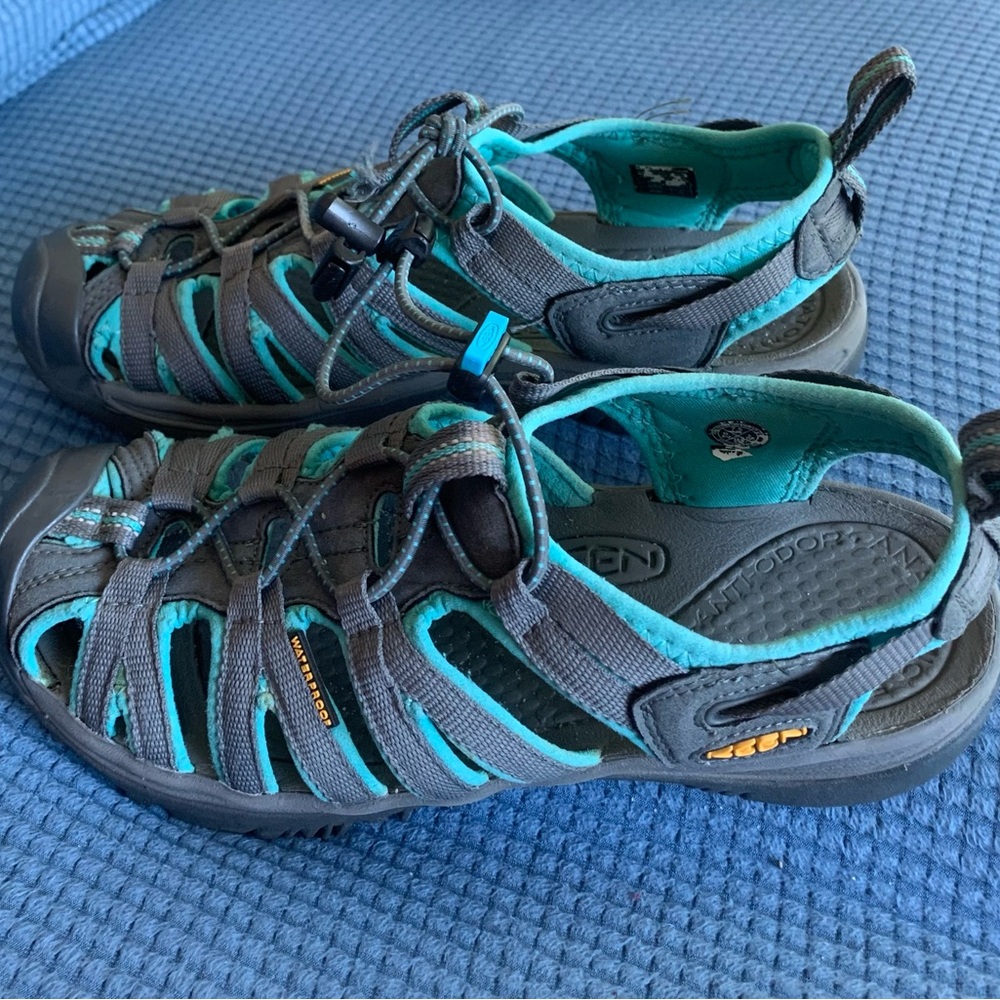 Keens water shoes-